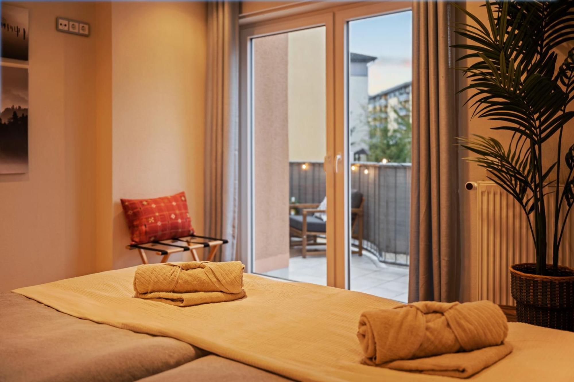 Edler Wohnraum Schwanenteich-Suite Mit Balkon, Kaffeevollautomat, Lift & Parkplatz 츠비카우 외부 사진